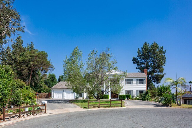 Building Photo - Georgian Colonial in Mt Helix
