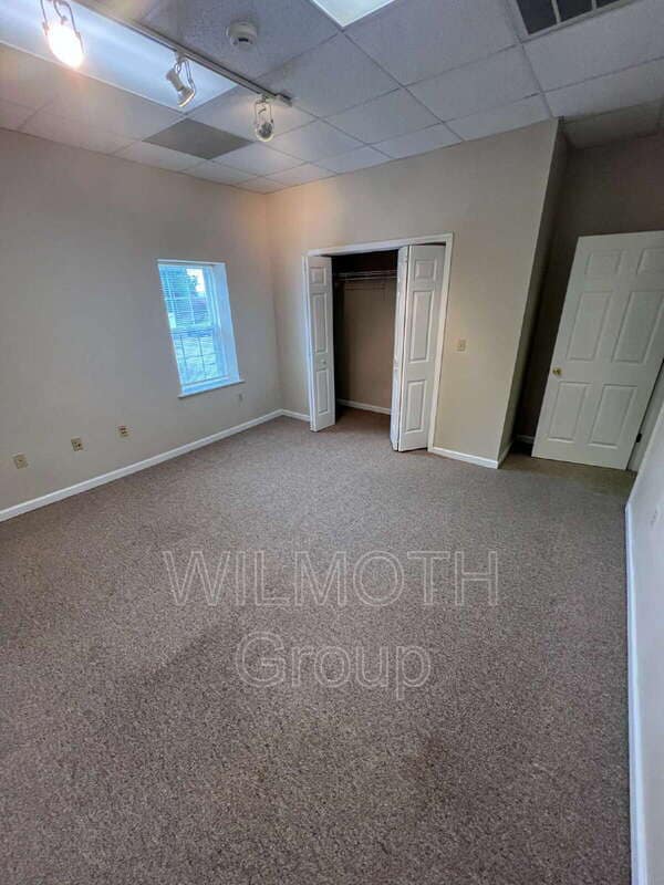 Building Photo - 105 N Main St