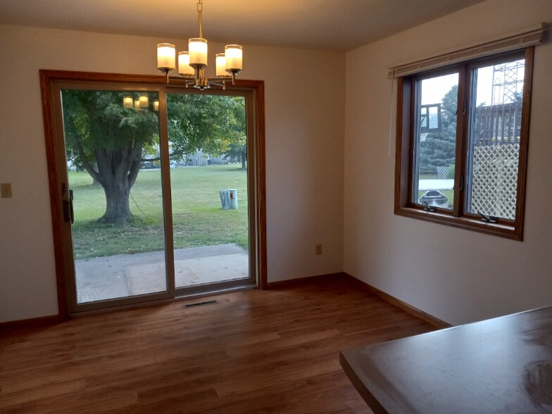 Building Photo - 1675 Delta Dr
