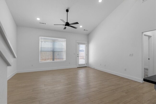 Building Photo - 717 Sun Meadows Loop