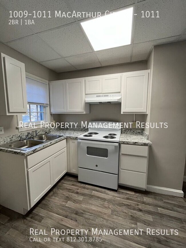 Building Photo - 2 Bedroom, 1 Bathroom Duplex, East Side