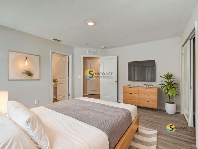 Building Photo - Your New Home Awaits: Stylish 2B/2B Apts w...