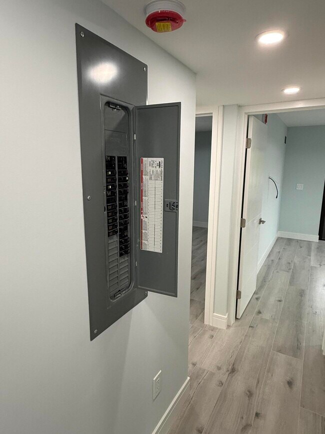 Building Photo - 216 Normandy Ln