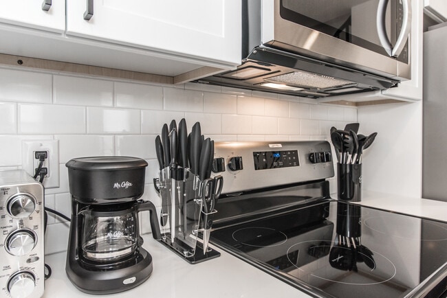 Building Photo - 2435 Master St