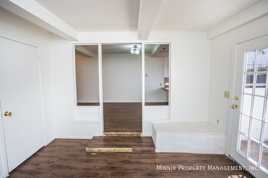 Building Photo - 502 2nd Pl