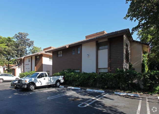 Building Photo - Royal Palm Townhomes