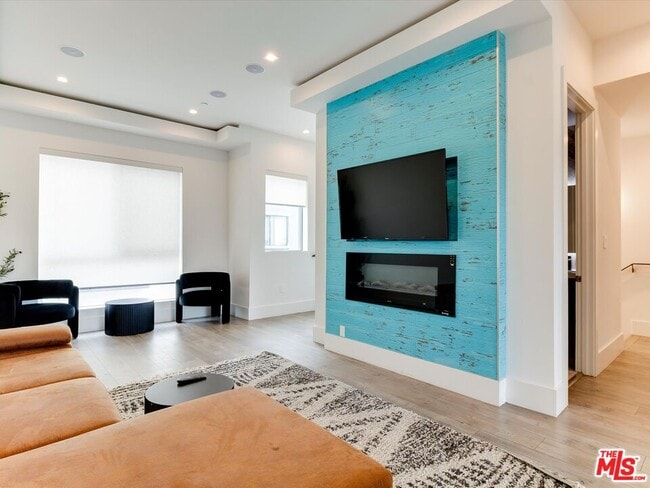 Building Photo - 4830 Pickford St