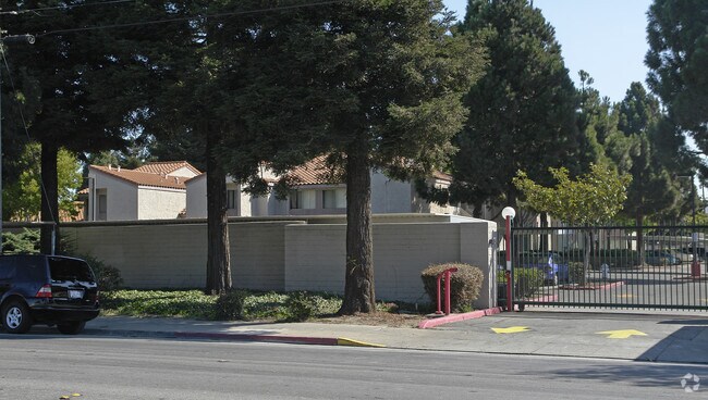 Building Photo - Rumrill Gardens Apartments