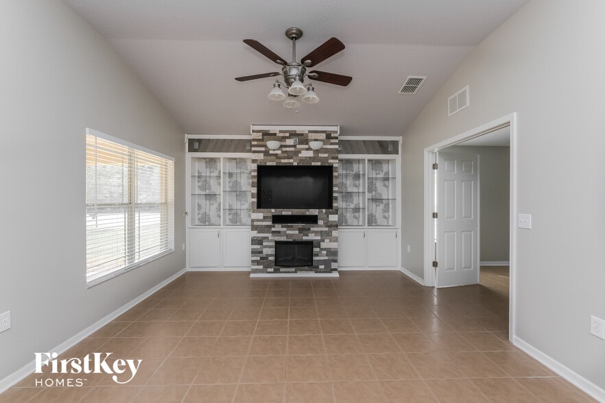 Building Photo - 9728 Highland Ridge Dr