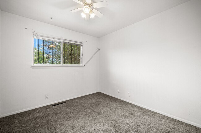 Building Photo - 4 Bed ranch home in Pueblo with Garage!