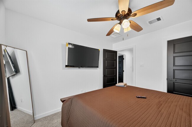 Building Photo - 3233 Creston Gate Dr