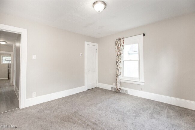 Building Photo - 844 E 154th St