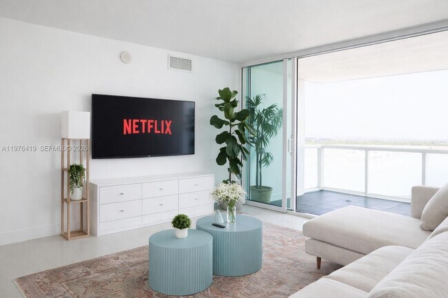 Building Photo - 1861 NW S River Dr