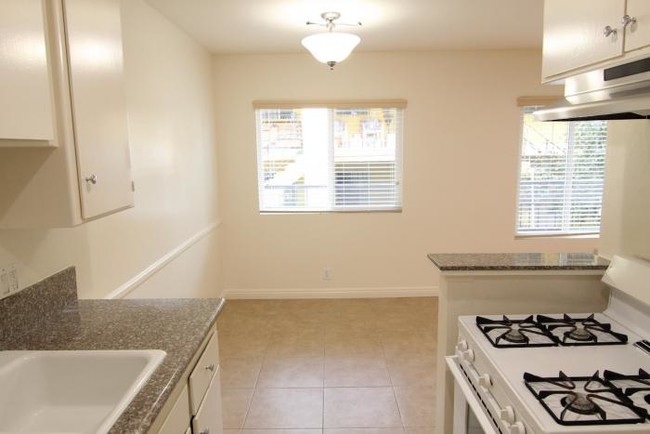 Building Photo - 1 bedroom in Los Angeles CA 90027
