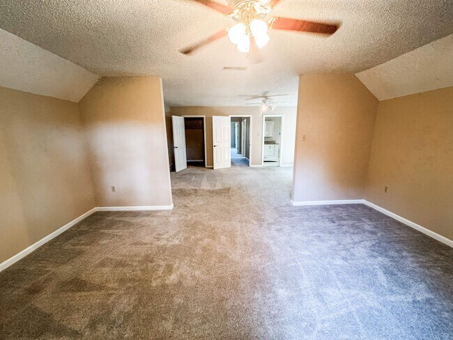 Building Photo - 1062 Fredericksburg Cove