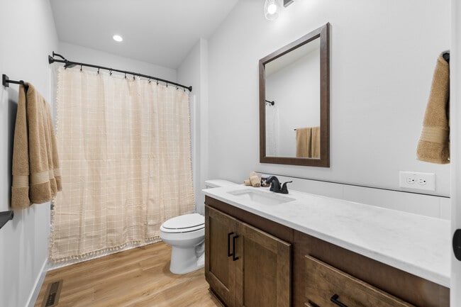 Building Photo - 3132 W Laux Dr