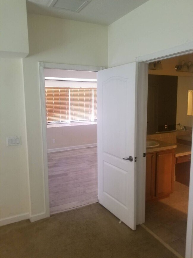 Building Photo - ? LIMITED TIME ONLY ?? For applicants meeting, all of our qualifications the owner is offering $5...