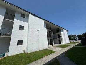 Building Photo - 460 Racine Dr