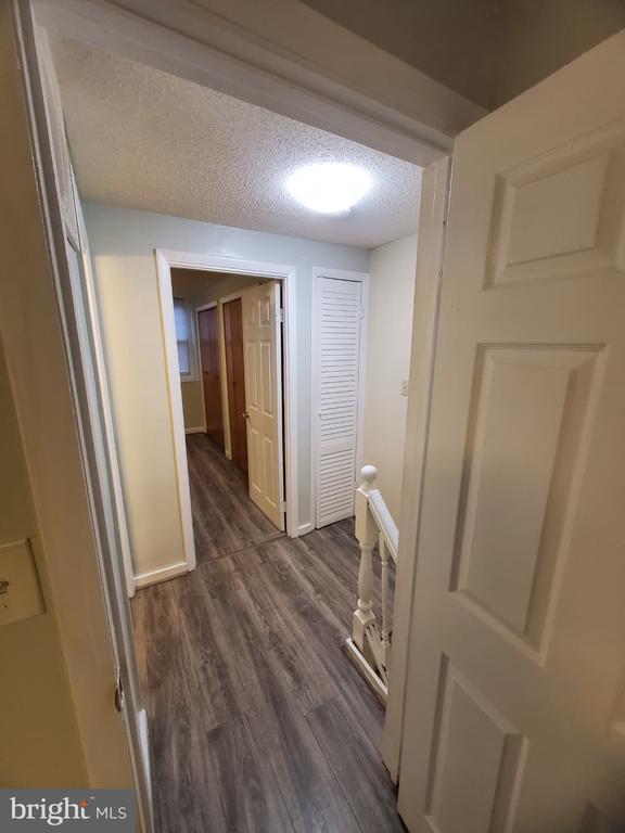 Building Photo - 1835 Village Green Dr