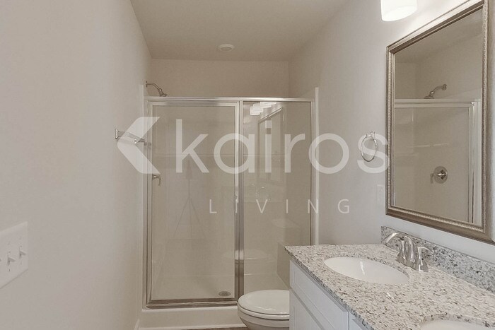 Building Photo - 2401 Banyan Cir