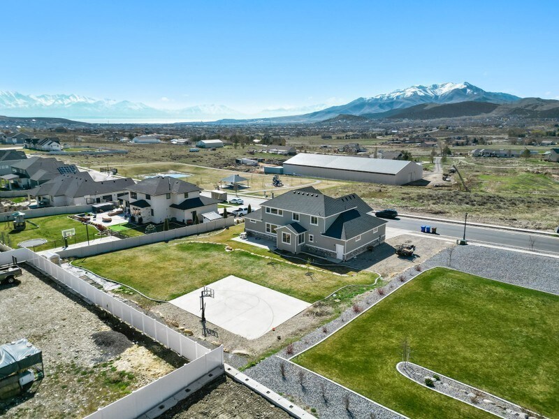 Building Photo - 2795 E Lakeside Dr