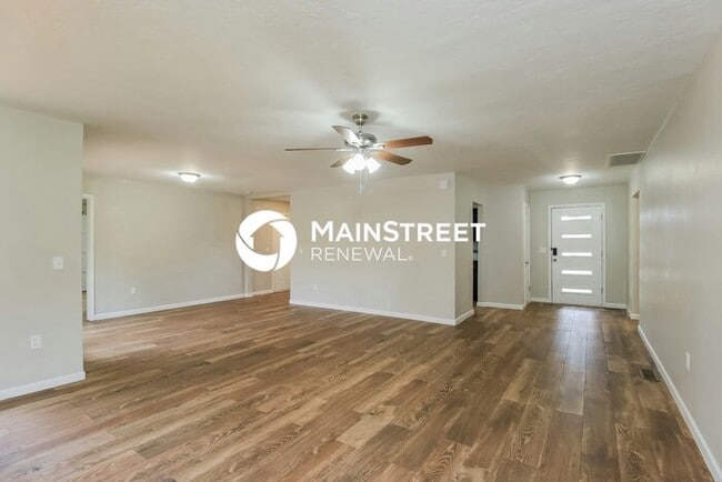 Building Photo - 3 Bedroom Pet-Friendly Home in Oklahoma City, OK with Main Street Renewal