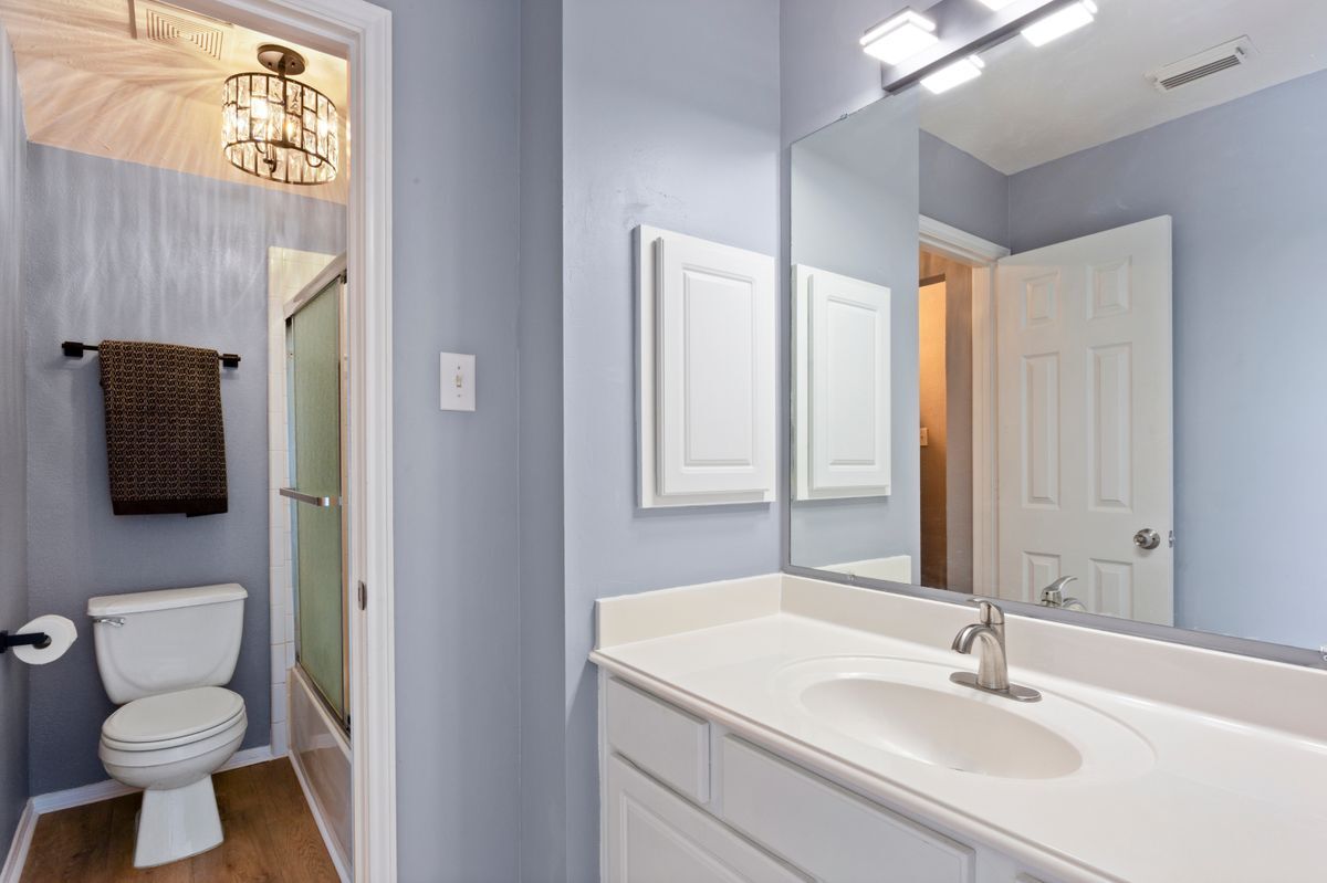 Building Photo - 2855 Everett Dr