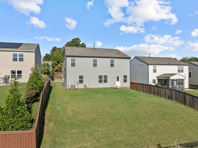 Building Photo - Spacious 5 Bedroom Home with 2-Car Garage,...