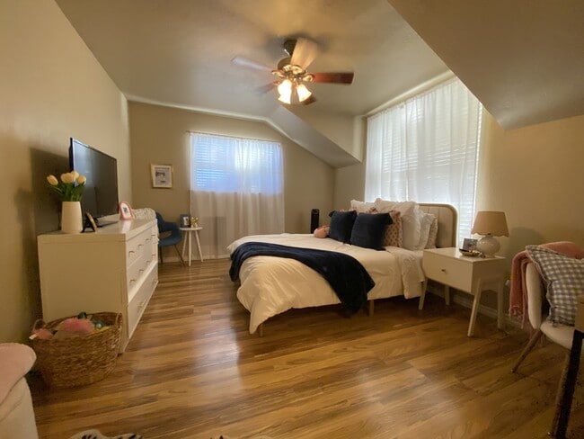 Building Photo - 210 McCullough St