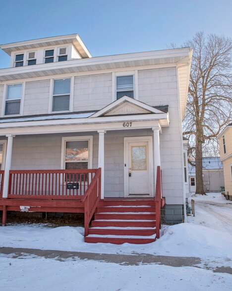 Building Photo - 609 5th Ave