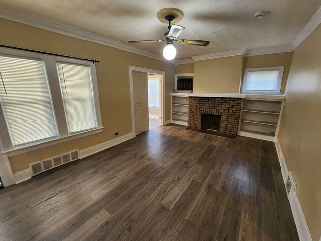 Building Photo - 15816 Grovewood Ave