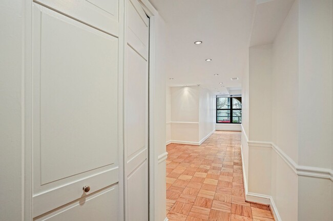 Building Photo - Beautiful One Bedroom in the Heart of Foggy Bottom| Water and Gas Included!