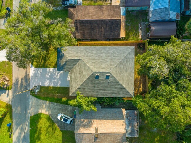 Building Photo - Charming Tampa Rental - Perfectly Located ...