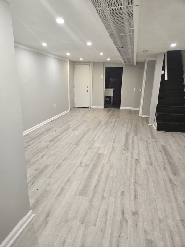 Building Photo - 264 Linton St