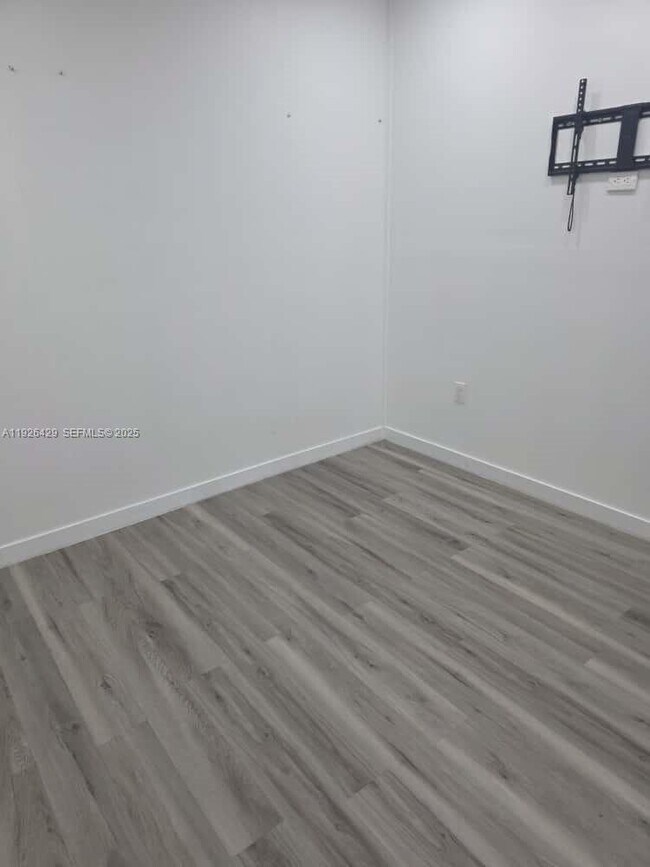 Building Photo - 23 Miami Gardens Rd