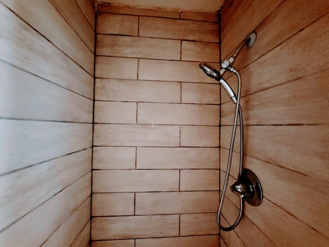 Building Photo - Bell B1