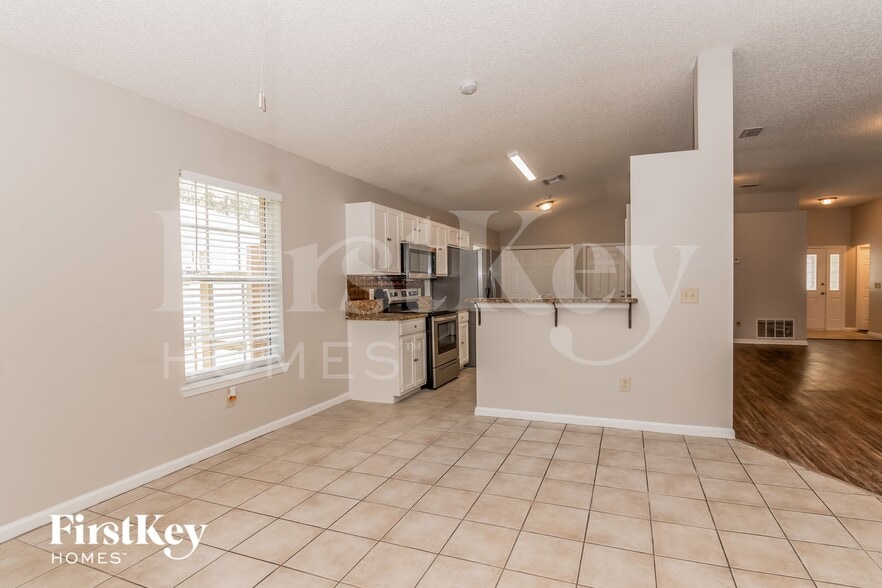 Building Photo - 12187 Silver Saddle Dr