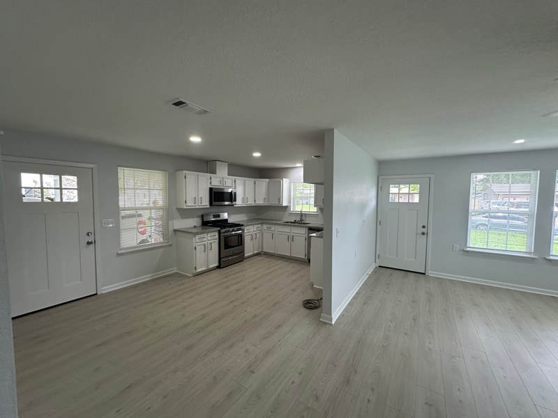 Building Photo - 133 Huisache St