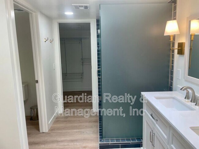 Building Photo - 2930 E Elm St