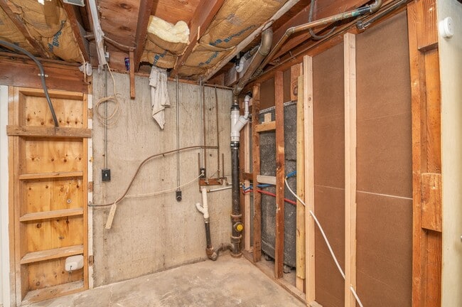 Building Photo - 110 N Bluff St