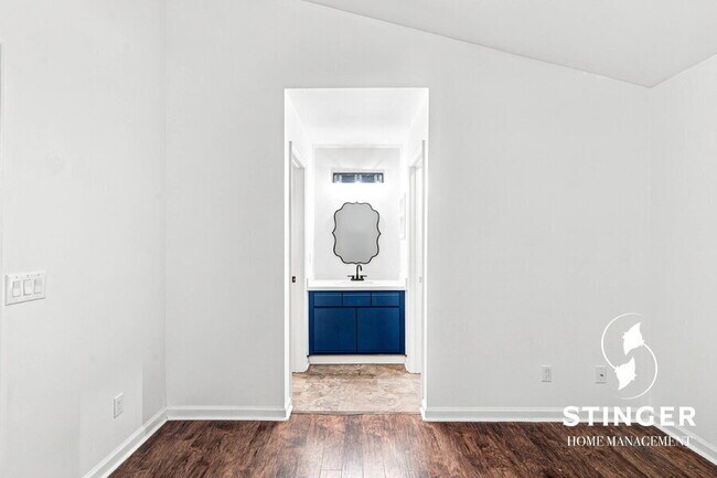 Building Photo - 54 Ardmore Ave