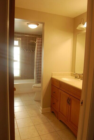 Building Photo - 4575 Coral Dr