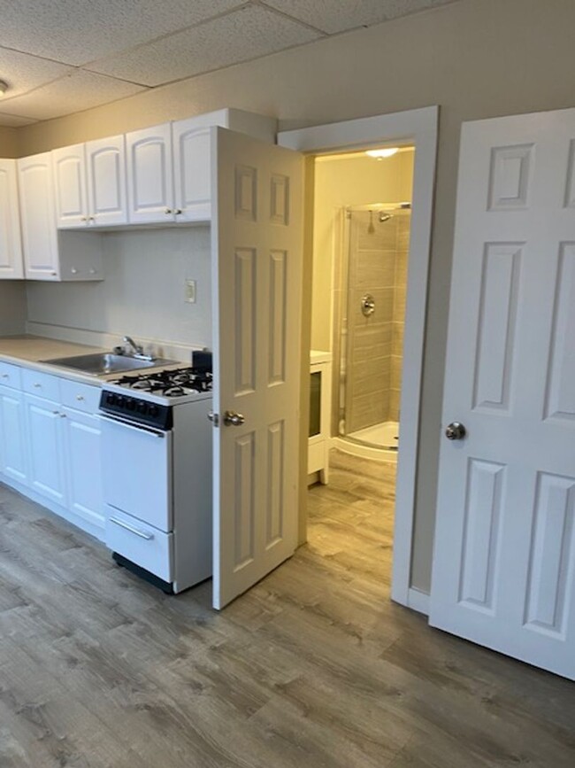 Building Photo - 1 Bedroom Apartment available