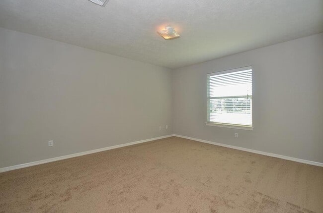 Building Photo - 5961 Whispering Lakes Dr
