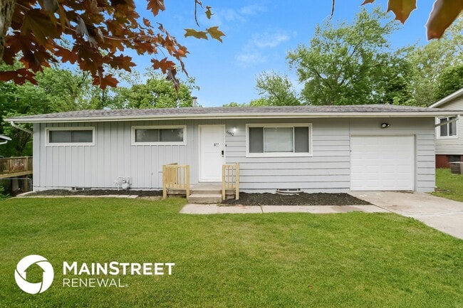 Building Photo - 6852 N Montrose Ave