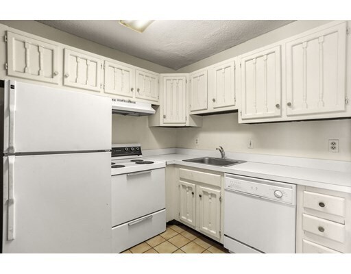 Building Photo - 160 Commonwealth Ave