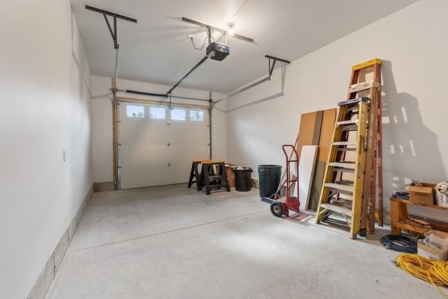 Building Photo - 18 Buttonwood Pl