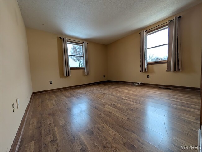 Building Photo - 270 Selkirk Dr