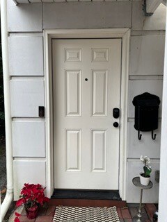 Ground floor entry - 815 Howard St