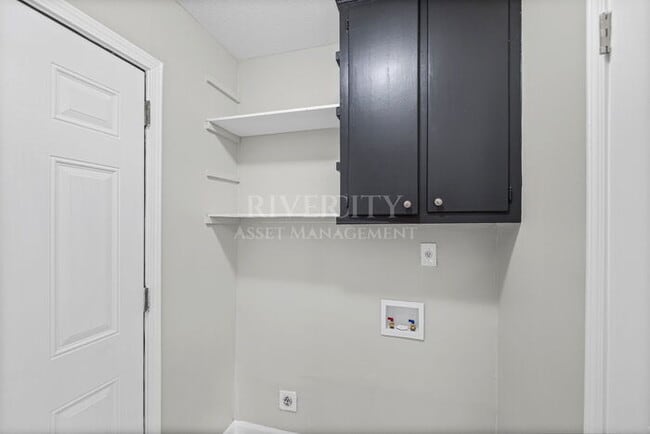 Building Photo - A Whitehaven Gem!!! Section 8 Welcomed !!!!!!!